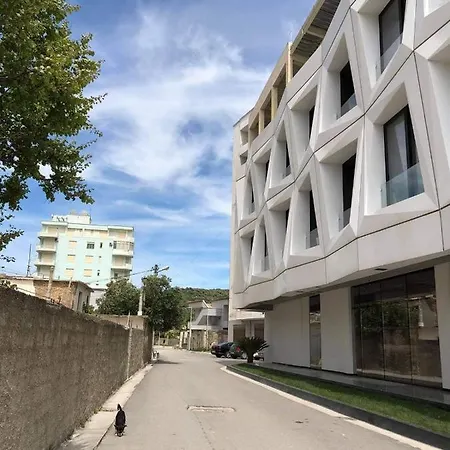 Tori Lungomare Гостевой дом Влёра